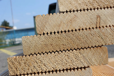 Quanto dura un pavimento in legno all’esterno? Durabilità e fattori influenti