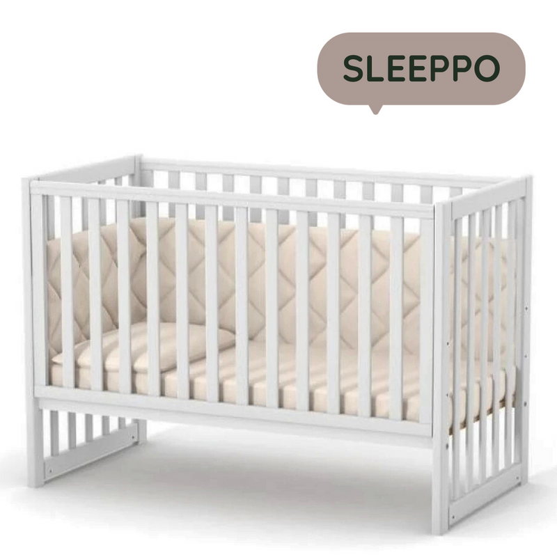 Lettino per neonati affiancabile al letto Sleeppo Gekko 120x60. Può essere utilizzata con ruote oppure con meccanismo a dondolo per cullare delicatamente il bambino. Colore bianco.