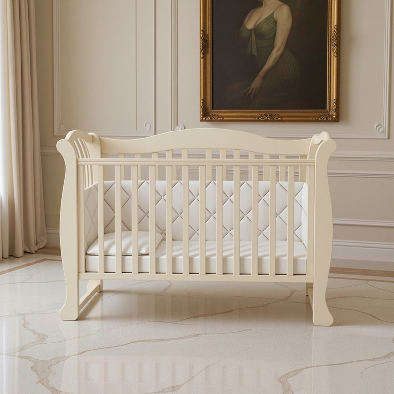 Lettino per neonati affiancabile al letto Robbi Gekko 120×60. Può essere dotato di ruote oppure di un meccanismo a dondolo per cullare il bambino. Colore: vanilia latte
