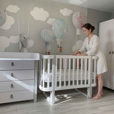 Lettino affiancabile al letto Zukko Gekko Kids. Evolutivo – Culla e lettino 2 in 1. Colore bianco-grigio.