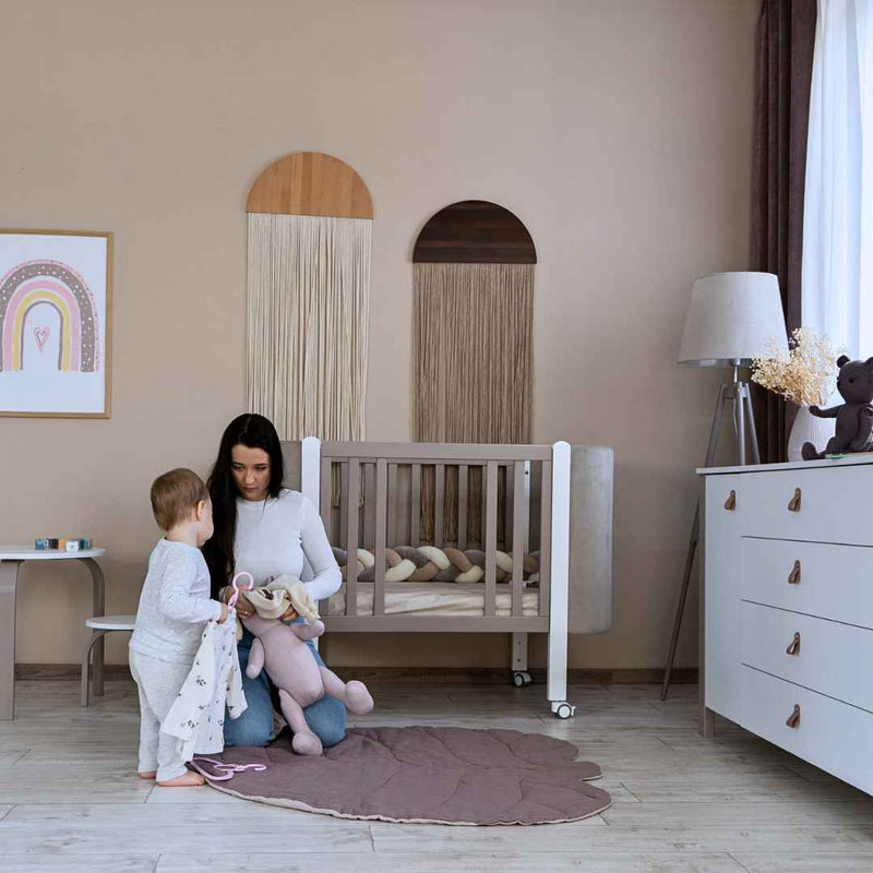 Lettino affiancabile al letto Zukko Soft Gekko. Evolutivo – Culla e lettino 2 in 1. Colore beige–bianco.