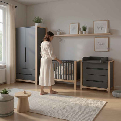 Lettino per bambini Markito Gekko Kids 120x60. Colore: grigio scuro - legno naturale