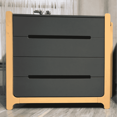 Cassettiera per bambini Markito Gekko Kids, 90x53x86 cm. Colore: grigio scuro - legno naturale