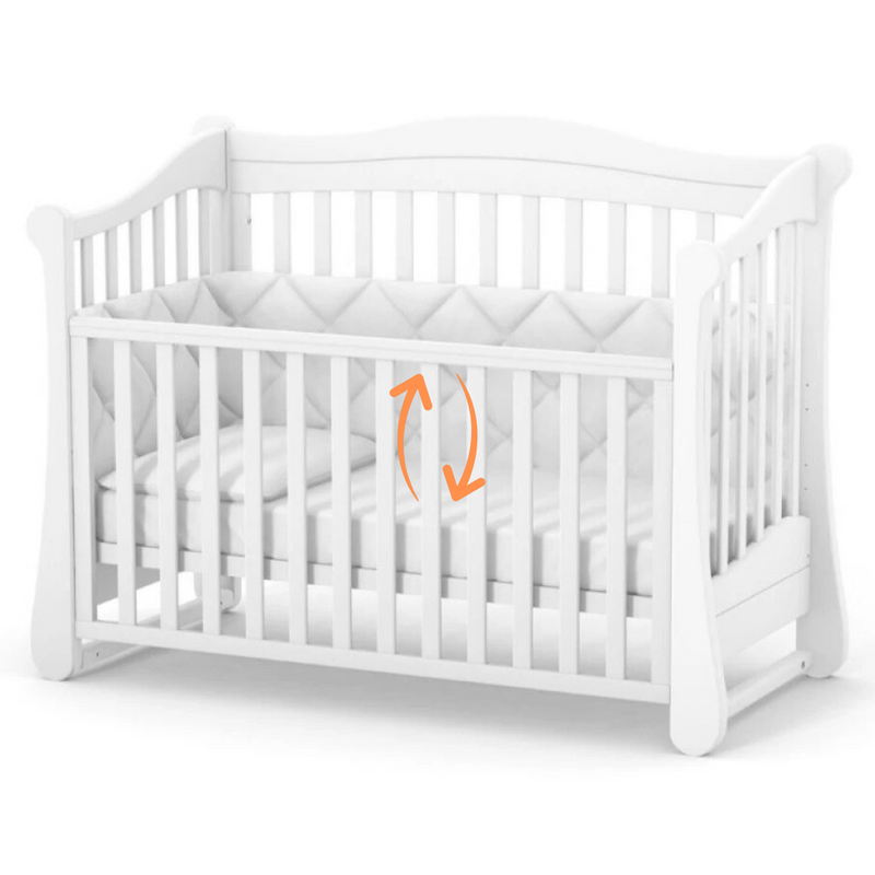 Lettino per neonati affiancabile al letto dei genitori Flatti Gekko 120x60. Può essere dotato di ruote oppure di meccanismo a dondolo per cullare il bambino. Colore: vanilia latte