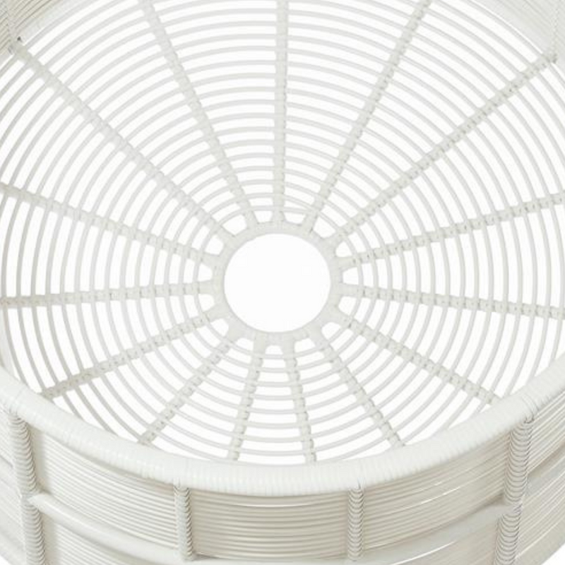 Poltrona sospesa dal design elegante con supporto TINO Terico — sedia a dondolo dalla forma arrotondata. Bianca.