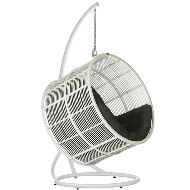 Poltrona sospesa dal design elegante con supporto TINO Terico — sedia a dondolo dalla forma arrotondata. Bianca.