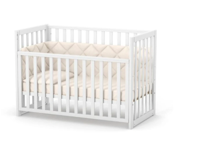 Lettino per neonati affiancabile al letto Sleeppo Gekko 120x60. Può essere utilizzata con ruote oppure con meccanismo a dondolo per cullare delicatamente il bambino. Colore bianco.
