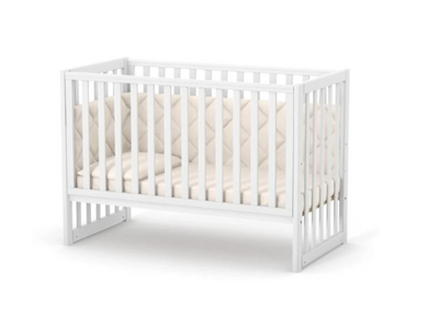 Lettino per neonati affiancabile al letto Sleeppo Gekko 120x60. Può essere utilizzata con ruote oppure con meccanismo a dondolo per cullare delicatamente il bambino. Colore bianco.