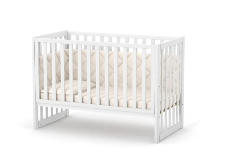 Lettino per neonati affiancabile al letto Sleeppo Gekko 120x60. Può essere utilizzata con ruote oppure con meccanismo a dondolo per cullare delicatamente il bambino. Colore bianco.