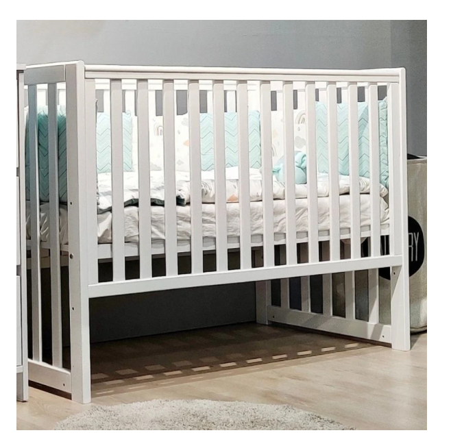 Lettino per neonati affiancabile al letto Sleeppo Gekko 120x60. Può essere utilizzata con ruote oppure con meccanismo a dondolo per cullare delicatamente il bambino. Colore bianco.