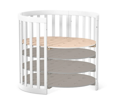 Lettino rotondo per neonati affiancabile al letto Mikko Gekko 140x70. Crescente – disponibile la funzione di trasformazione. Può essere dotata di ruote oppure di meccanismo a dondolo per cullare il bambino. Colore beige
