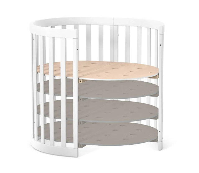 Lettino rotondo per neonati affiancabile al letto Mikko Gekko 140x70. Crescente – disponibile la funzione di trasformazione. Può essere dotata di ruote oppure di meccanismo a dondolo per cullare il bambino. Colore beige