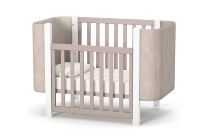 Lettino per neonati affiancabile al letto Zukko Soft Gekko 120x60. Crescita modulare – dotata di funzione di trasformazione. Può essere utilizzata con ruote oppure con meccanismo a dondolo per favorire il sonno. Colore beije e bianco.