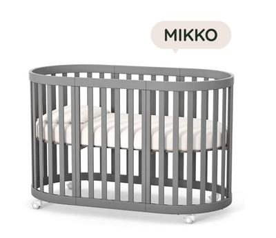 Lettino rotondo per neonati affiancabile al letto Mikko Gekko 140x70. Crescente – disponibile la funzione di trasformazione. Può essere dotata di ruote oppure di meccanismo a dondolo per cullare il bambino. Colore grigio