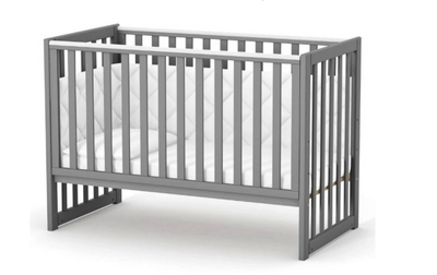 Lettino per neonati affiancabile al letto Sleeppo Gekko 120x60. Può essere utilizzata con ruote oppure con meccanismo a dondolo per cullare delicatamente il bambino. Colore grafite.