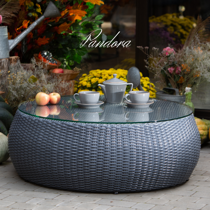 Tavolino rotondo basso in rattan PANDORA.Rattan di colore grafite.
