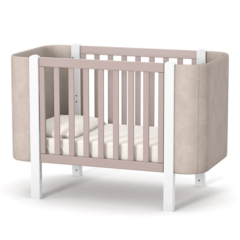 Lettino per neonati affiancabile al letto Zukko Soft Gekko 120x60. Crescita modulare – dotata di funzione di trasformazione. Può essere utilizzata con ruote oppure con meccanismo a dondolo per favorire il sonno. Colore beije e bianco.
