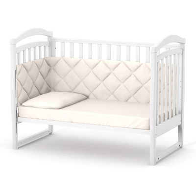 Lettino per neonati affiancabile al letto Rinbo Gekko 120x60. Può essere utilizzata con ruote oppure con meccanismo a dondolo per cullare delicatamente il bambino. Colore legno scuro