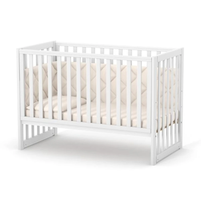 Lettino per neonati affiancabile al letto Sleeppo Gekko 120x60. Può essere utilizzata con ruote oppure con meccanismo a dondolo per cullare delicatamente il bambino. Colore bianco.