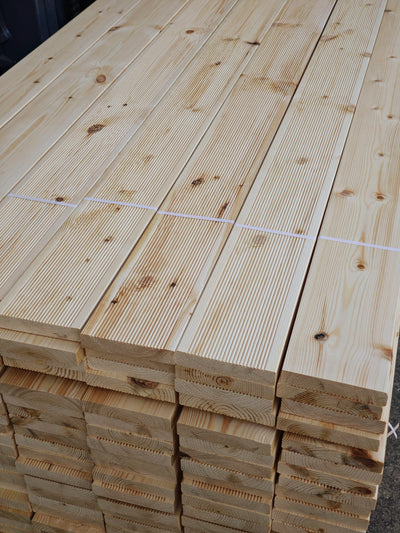 Decking zigrinato antiscivolo; 28х146х3600mm; AB; PINO
